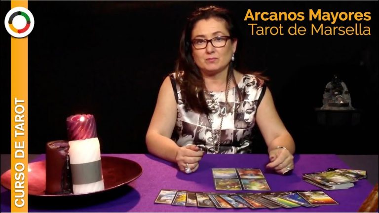 Descubre el misterio del Arcano IV en el Tarot de Marsella en solo 70 caracteres.